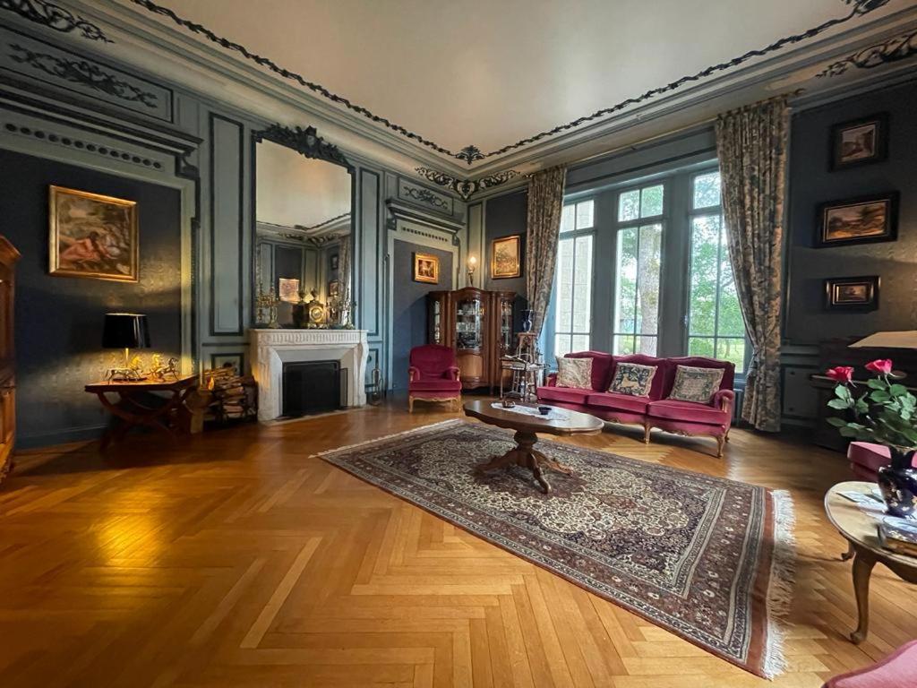 Chateau Maleplane Panzió Saint-Léonard-de-Noblat Kültér fotó